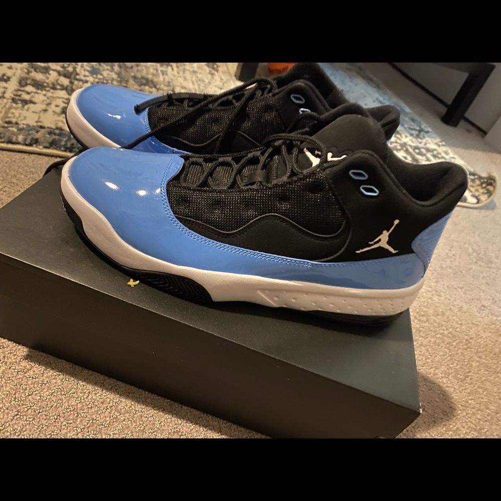 Jordan Max Aura 2’s NEVER WORN!! perfect condition with box
